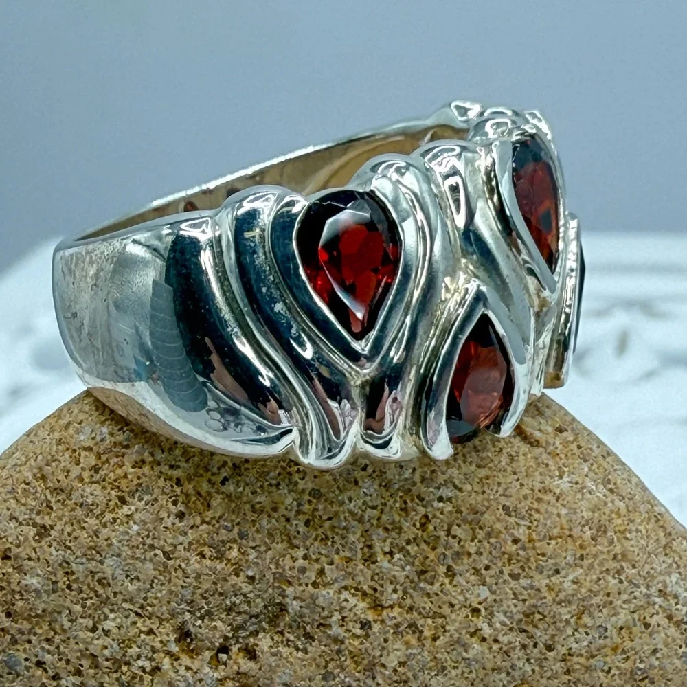 Vintage CNA Thailand Sterling Silver Garnet Band Ring Size 8